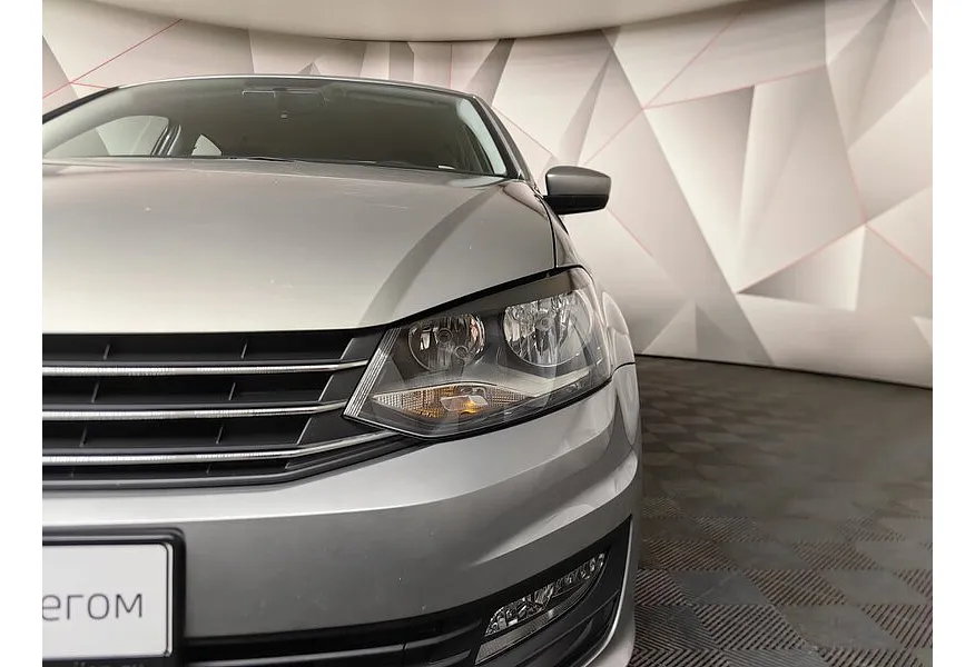 Volkswagen Polo 1.6 MPI AT (110 л.с.) Drive Серебристый в АВИЛОН. Слайд №10