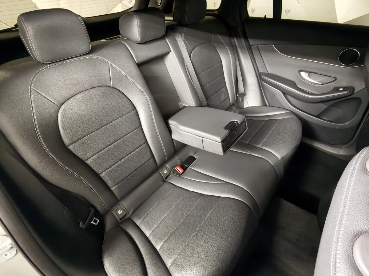 Mercedes-Benz GLC 200 9G-TRONIC 4MATIC (197 л.с.) Premium Серый в АВИЛОН. Слайд №17