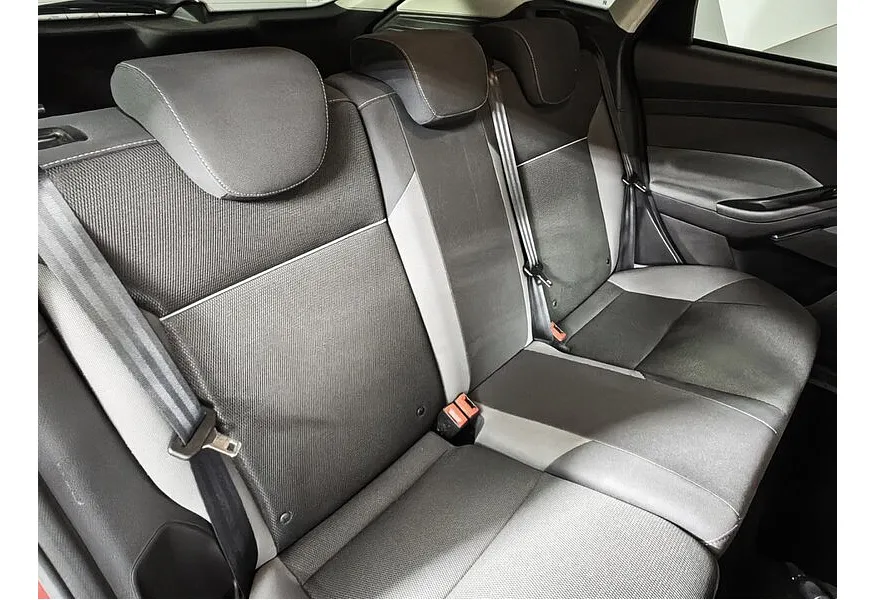 Ford Focus 1.6 Ti-VCT PowerShift (125 л.с.) Trend Красный в АВИЛОН. Слайд №17 Ford Focus 1.6 Ti-VCT PowerShift (125 л.с.) Trend Красный в АВИЛОН. Слайд №17