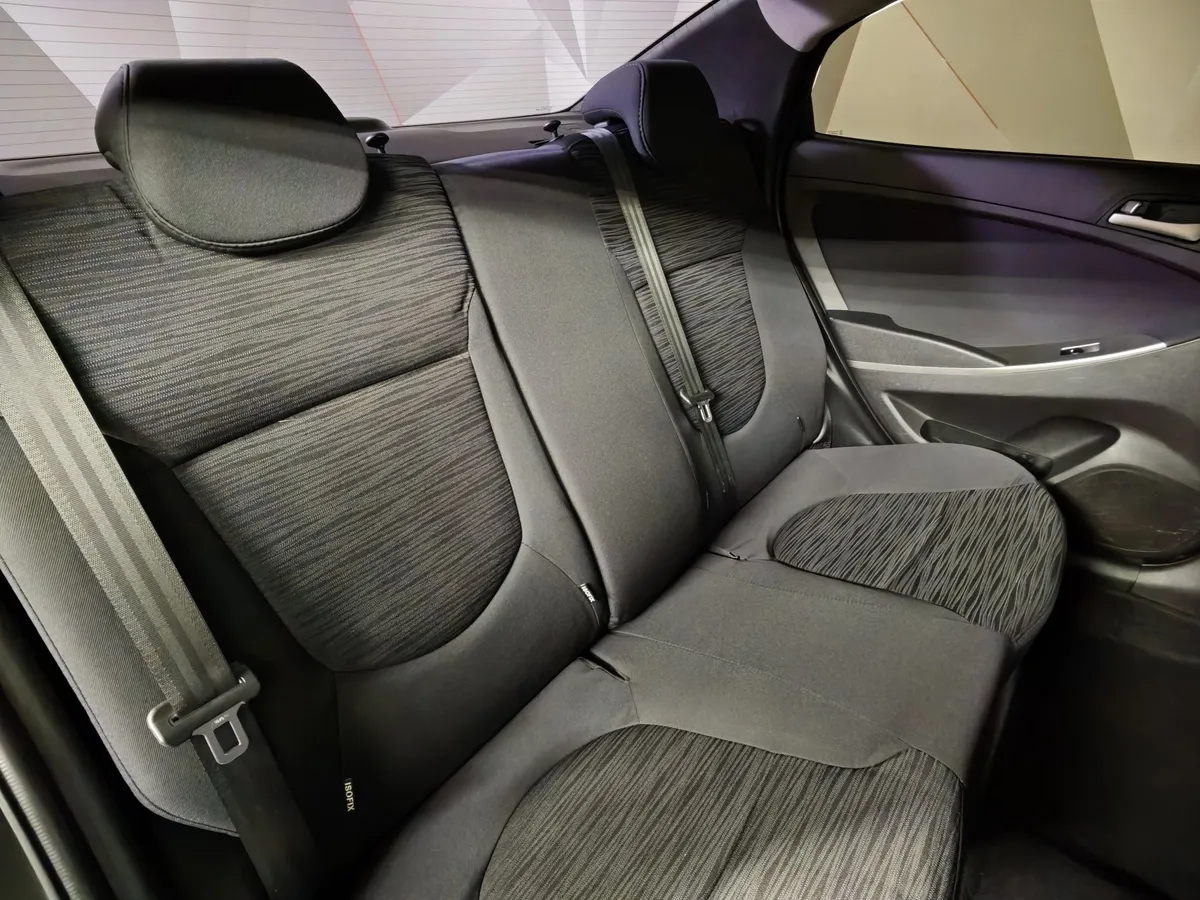 Hyundai Solaris 1.6 MT (123 л.с.) Comfort Черный в АВИЛОН. Слайд №17
