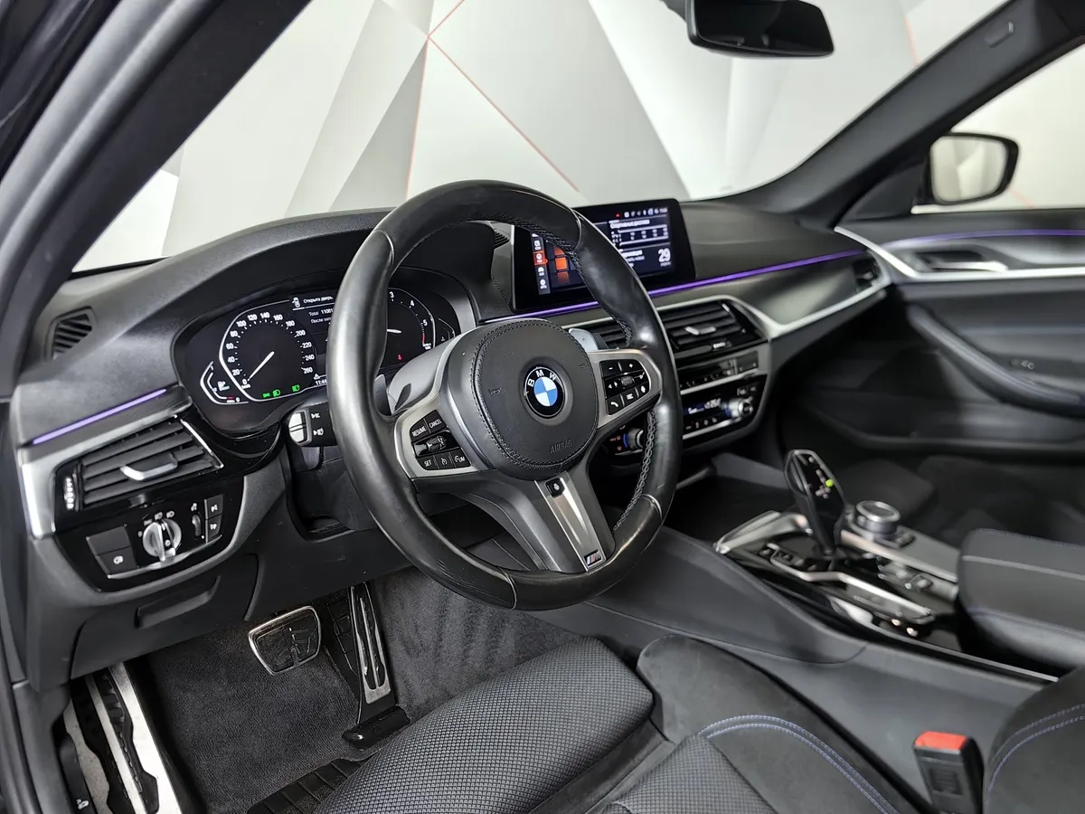 BMW 5 серия 520d xDrive Steptronic (190 л.с.) M Sport Черный в АВИЛОН. Слайд №12