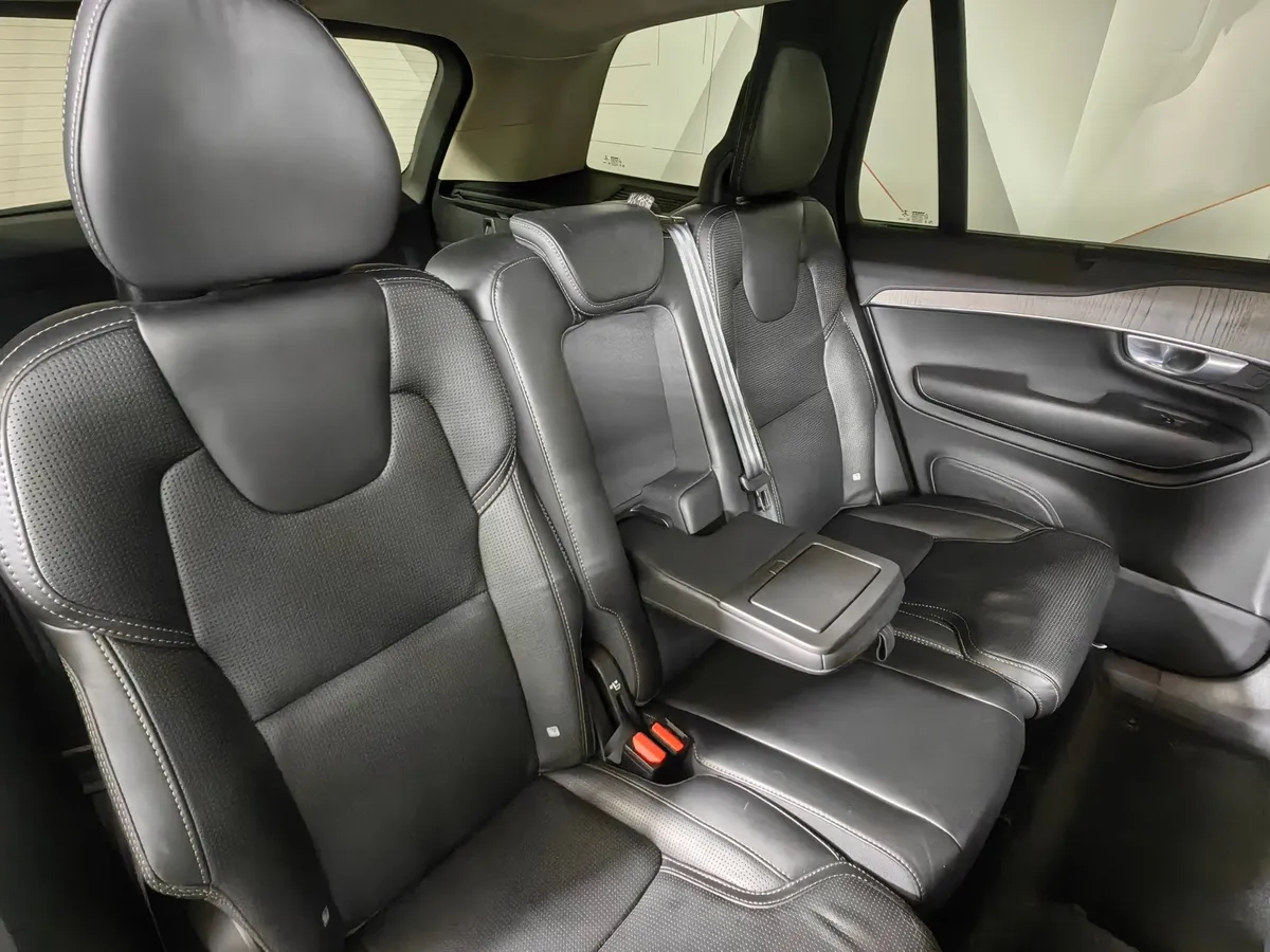 Volvo XC90 2.0 D5 Drive-E AT AWD (7 мест) (235 л.с.) Momentum Серый в АВИЛОН. Слайд №17