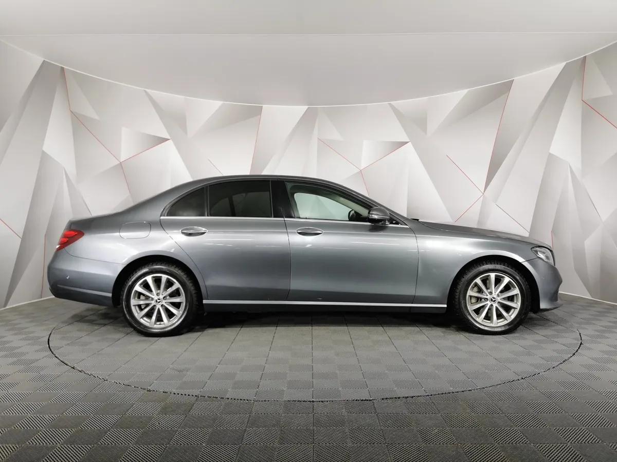 Mercedes-Benz E-Класс E 200 4MATIC 9G-TRONIC (184 л.с.) Premium Серый в АВИЛОН. Слайд №5