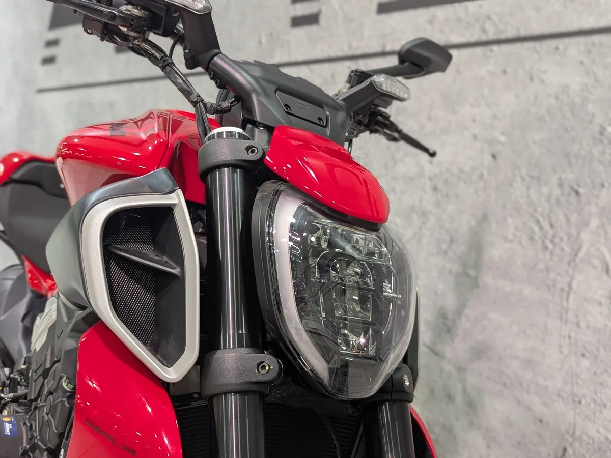 Ducati Diavel V4 1158 см³ (168 л.с.) (168) 1158 Красный в АВИЛОН. Слайд №8