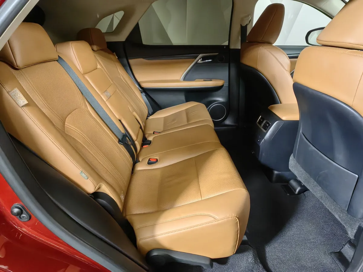 Lexus RX 2.0 AT AWD (238 л.с.) Executive Красный в АВИЛОН. Слайд №15