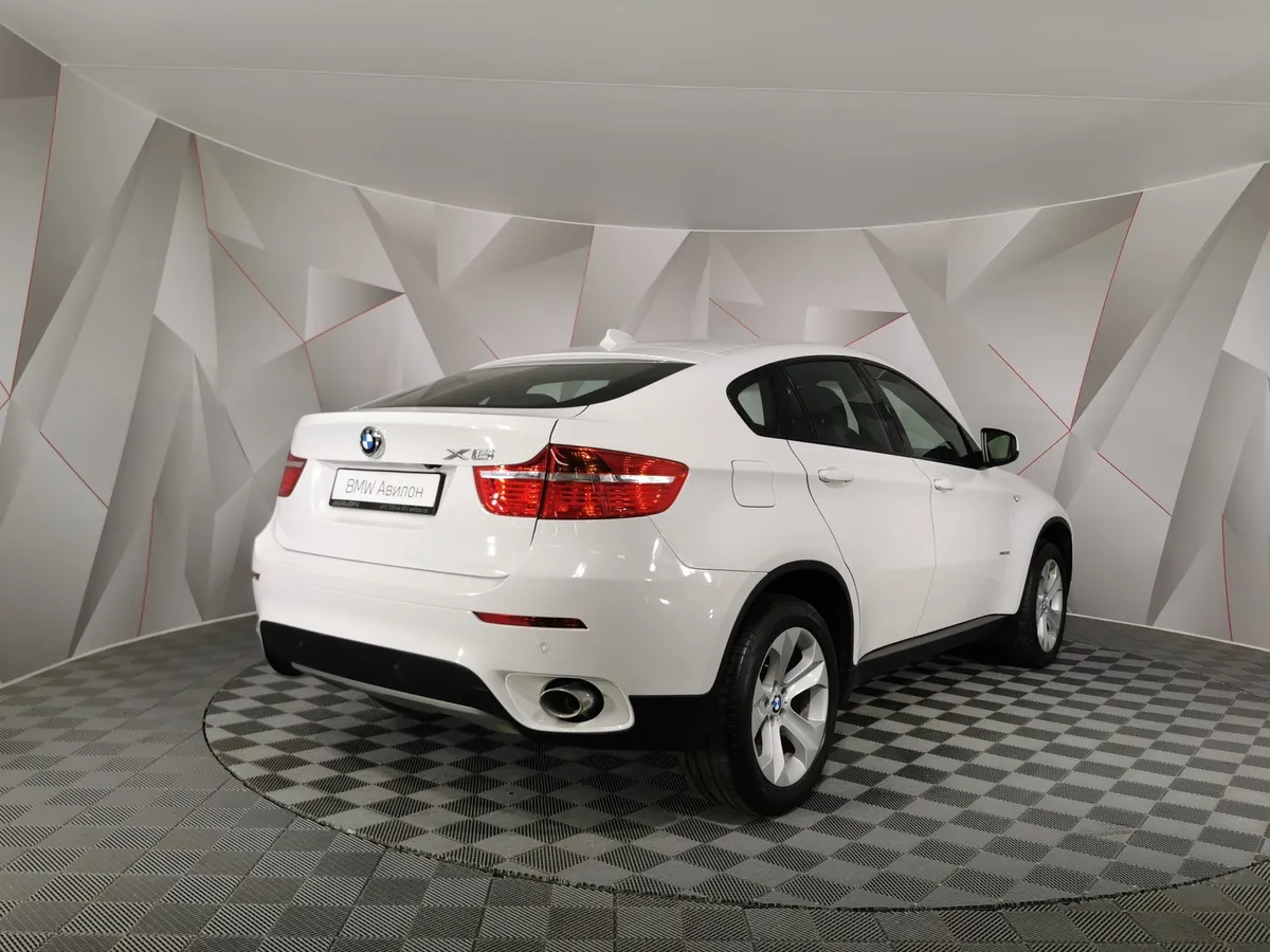 BMW X6 xDrive35i 8AT (306 л.с.) Белый в АВИЛОН. Слайд №2