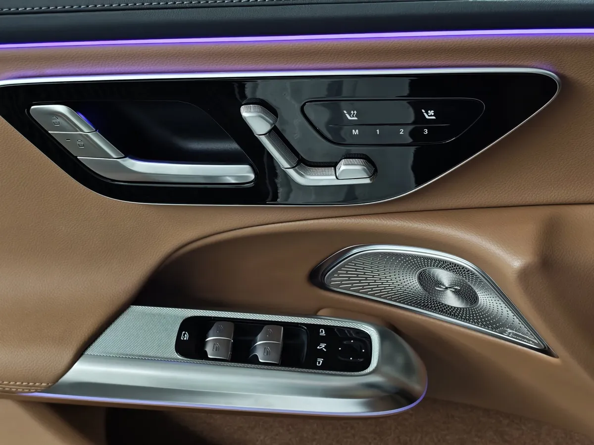 Mercedes-Benz E-Класс E 300 4MATIC (258 л.с.) Белый в АВИЛОН. Слайд №21