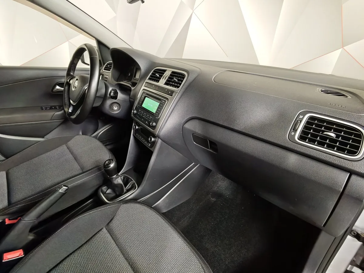 Volkswagen Polo 1.6 MT (105 л.с.) Серебристый в АВИЛОН. Слайд №13