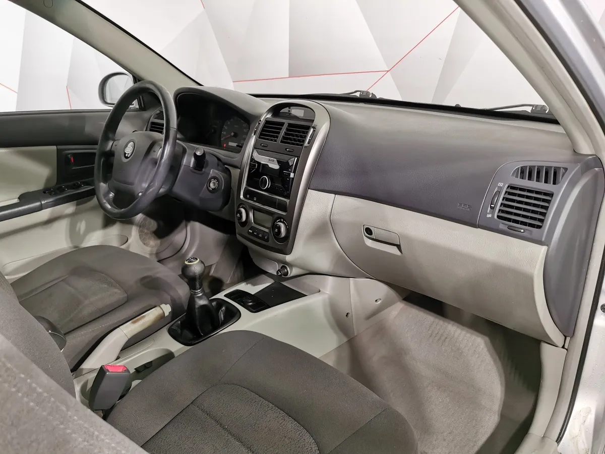 Kia Cerato 1.6 MT (105 л.с.) Серебристый в АВИЛОН. Слайд №11