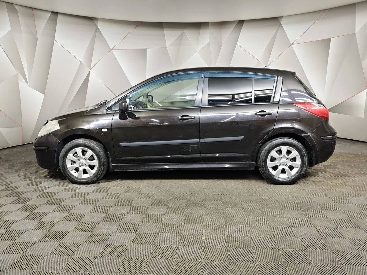 Nissan Tiida 1.6 AT (110 л.с.) Черный в АВИЛОН. Слайд №5