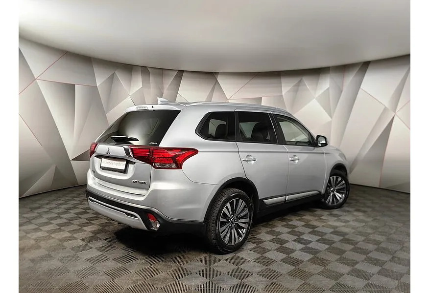 Mitsubishi Outlander 2.0 CVT 4WD (146 л.с.) Серебристый в АВИЛОН. Слайд №2
