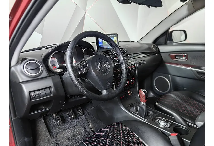 Mazda 3 1.6 MT (105 л.с.) Красный в АВИЛОН. Слайд №19 Mazda 3 1.6 MT (105 л.с.) Красный в АВИЛОН. Слайд №19