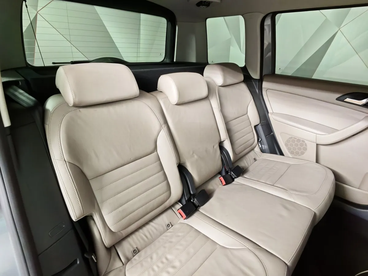 Skoda Yeti 1.8 TSI 4x4 DSG (152 л.с.) Серый в АВИЛОН. Слайд №17