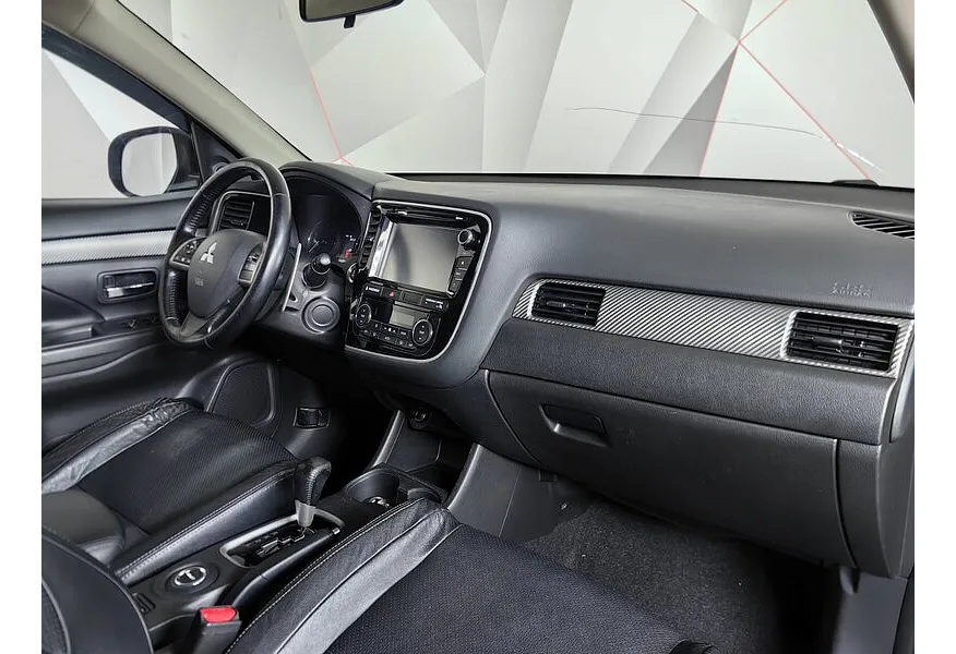 Mitsubishi Outlander 2.4 CVT 4WD (167 л.с.) Черный в АВИЛОН. Слайд №12