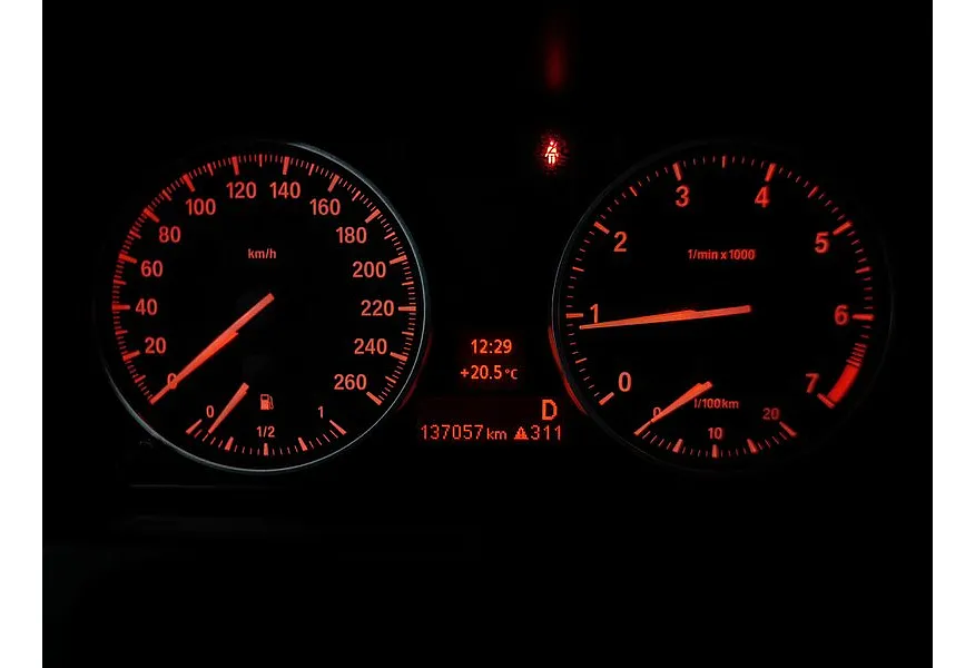 BMW X1 xDrive20i AT (184 л.с.) Базовая. Локальная сборка Коричневый в АВИЛОН. Слайд №12
