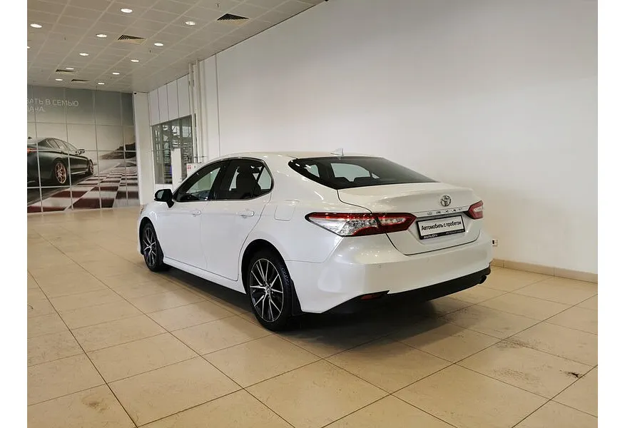 Toyota Camry 2.5 AT (200 л.с.) Белый в АВИЛОН. Слайд №4