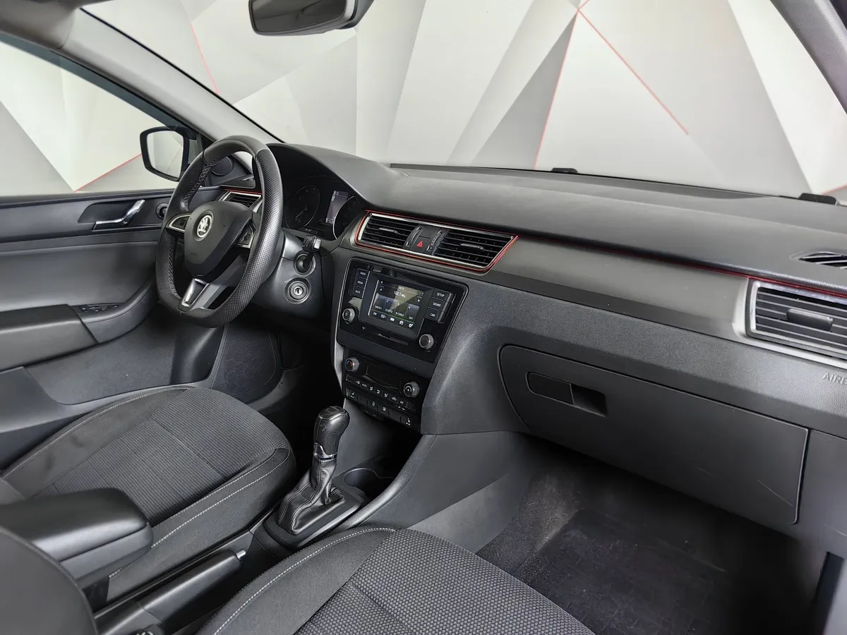 Skoda Rapid 1.6 MT (105 л.с.) Серебристый в АВИЛОН. Слайд №13