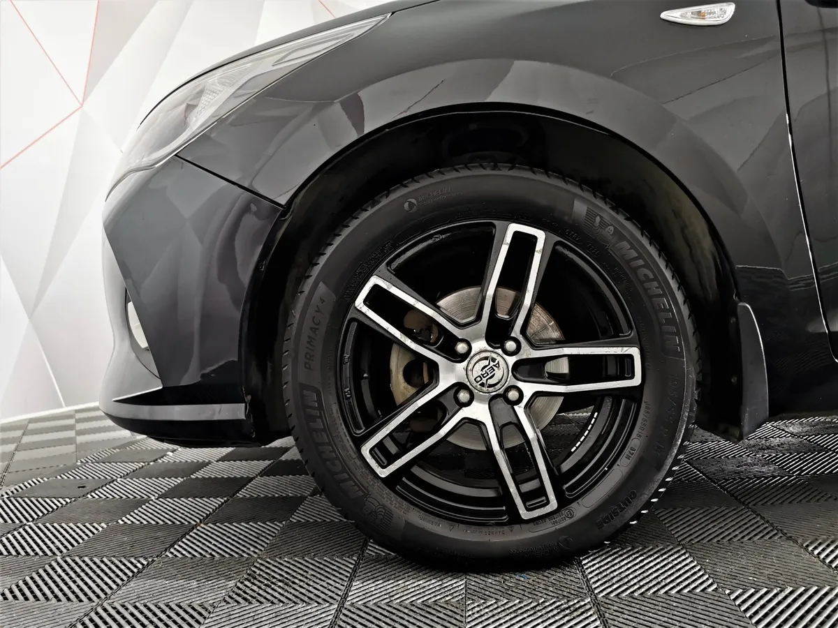 Hyundai Solaris 1.6 AT (123 л.с.) Comfort + Light Черный в АВИЛОН. Слайд №9