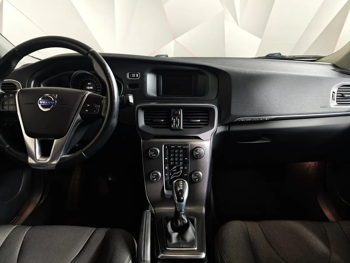 Volvo V40 1.6 D2 Powershift (114 л.с.) Черный в АВИЛОН. Слайд №14