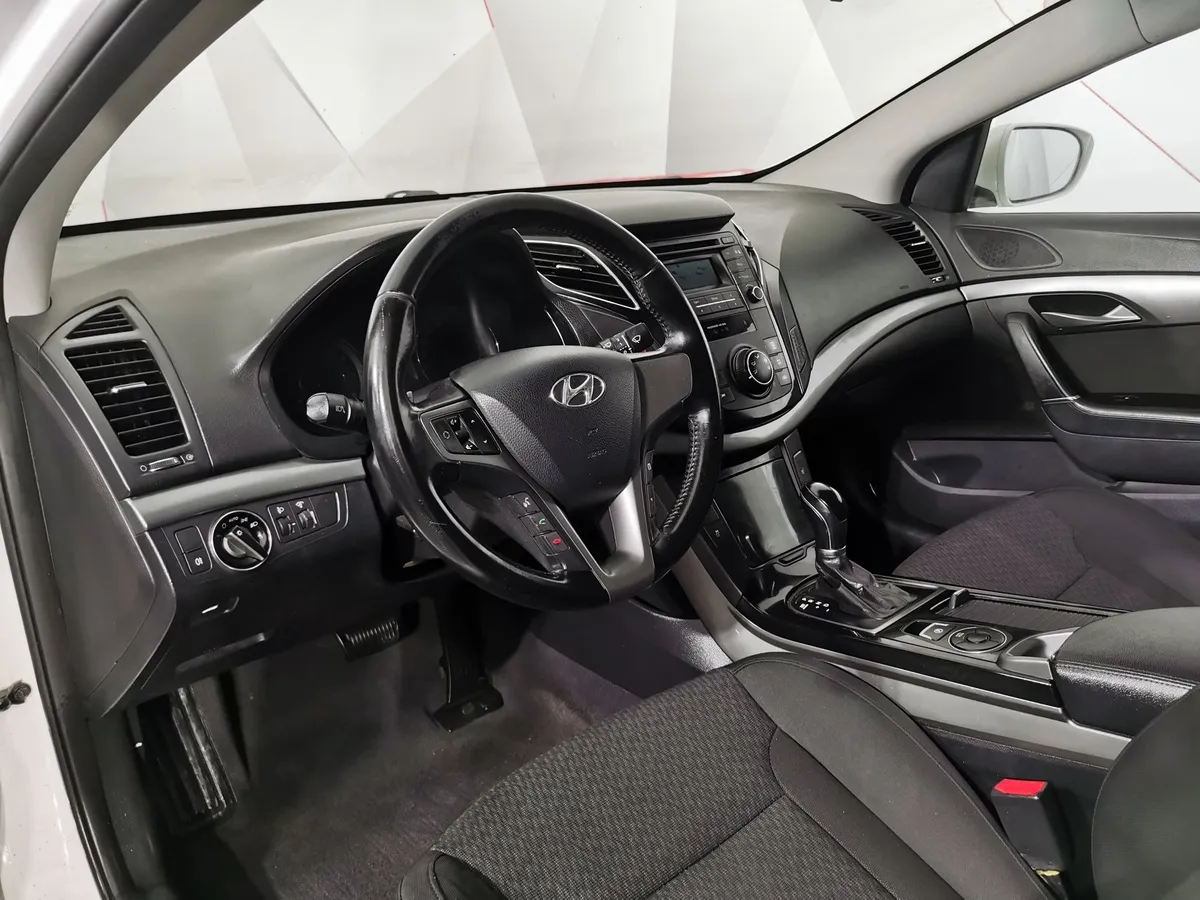 Hyundai i40 2.0 AT (150 л.с.) Comfort Белый в АВИЛОН. Слайд №17