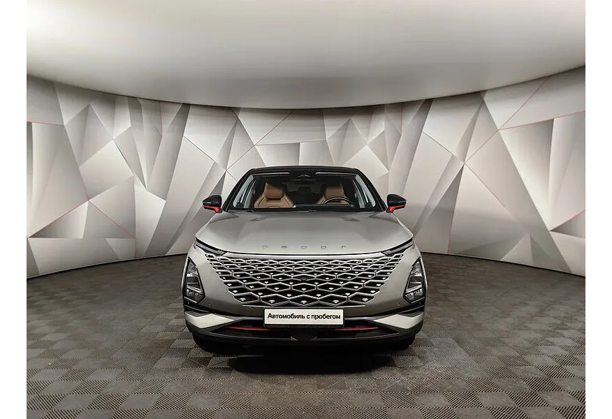 АВИЛОН - Omoda C5 1.5T CVT (147 л.с.) Ultimate (двухцветный, красные элементы экстерьера) Серебристый - slide 4