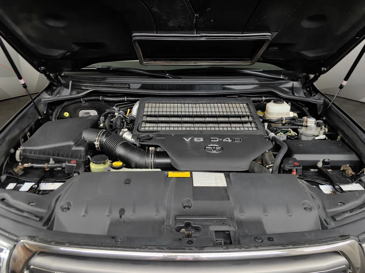 Toyota Land Cruiser 4.5 Twin-Turbo D AT 4WD (5 мест) (235 л.с.) Престиж Черный в АВИЛОН. Слайд №11