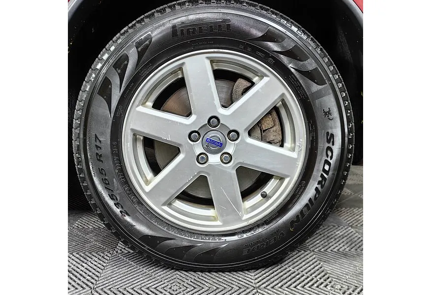 Volvo XC90 2.5 T5 Geartronic AWD (5 мест) (210 л.с.) Красный в АВИЛОН. Слайд №9