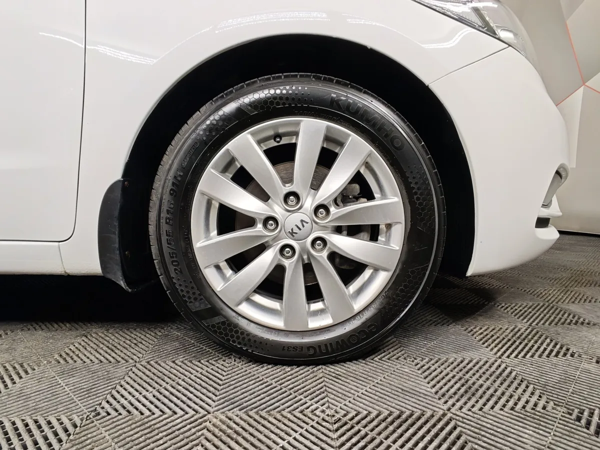 Kia Cerato 1.6 MT (130 л.с.) Comfort (D460) Белый в АВИЛОН. Слайд №9