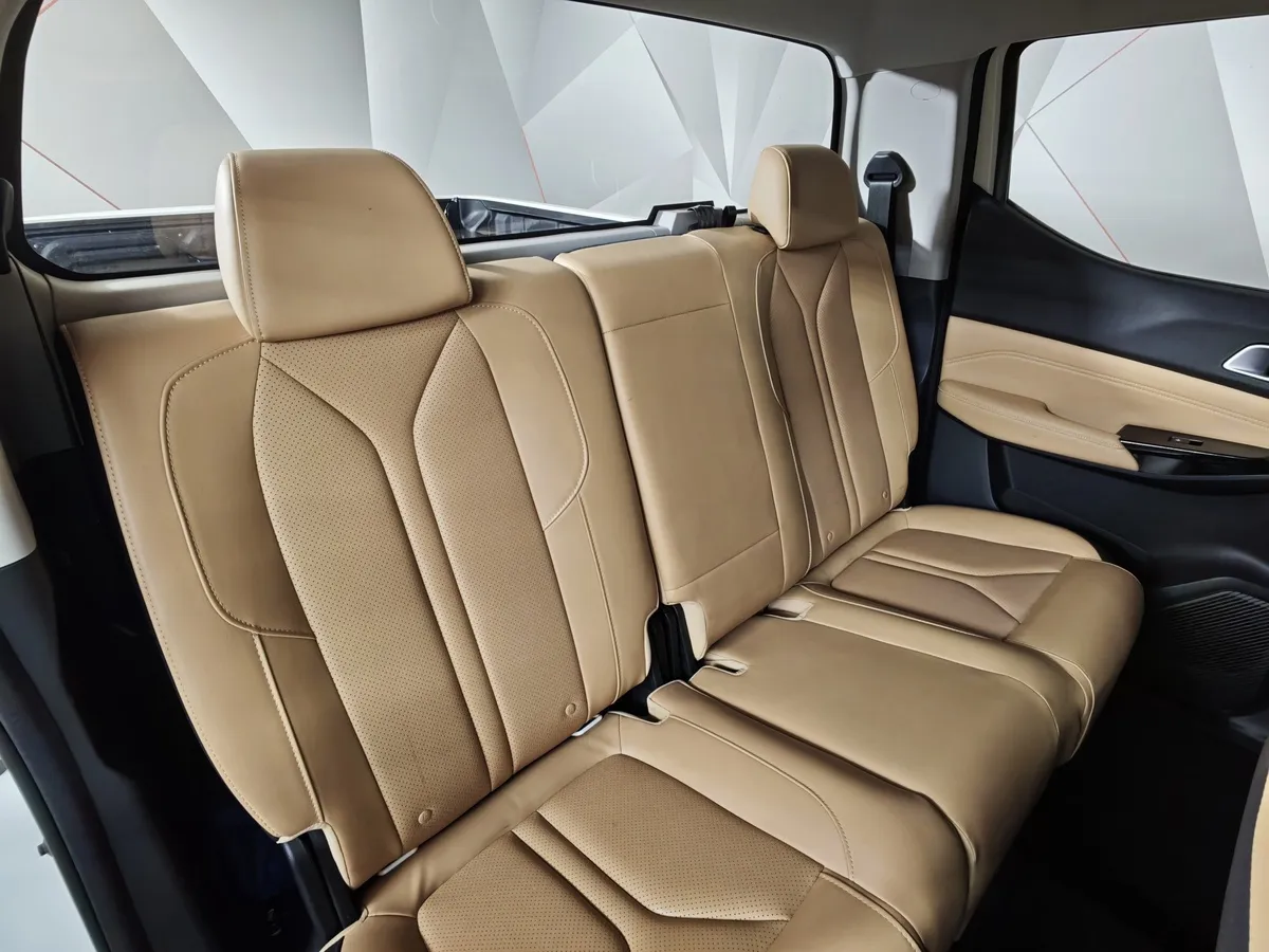 Changan HUNTER PLUS 2.0 AT 4WD (226 л.с.) Luxe Белый в АВИЛОН. Слайд №16