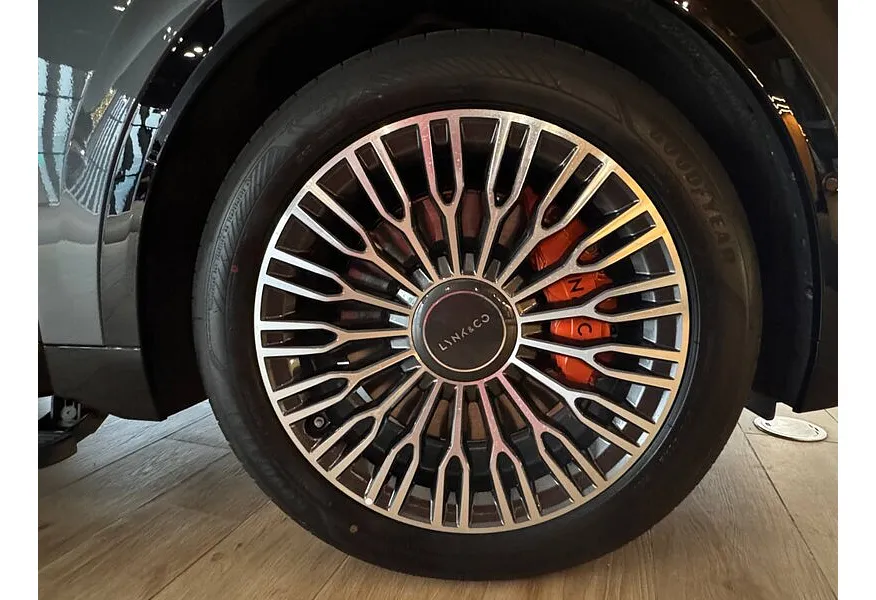 Lynk & Co 900 2.0 AT 4WD (884 л.с.) Ultra Серый в АВИЛОН. Слайд №10