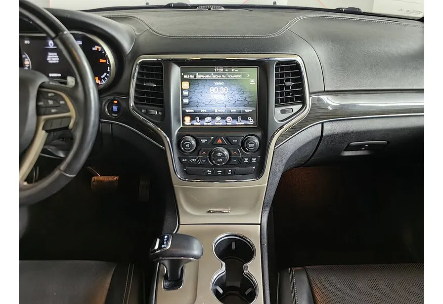 Jeep Grand Cherokee 3.0 TD AT (241 л.с.) Overland Черный в АВИЛОН. Слайд №13