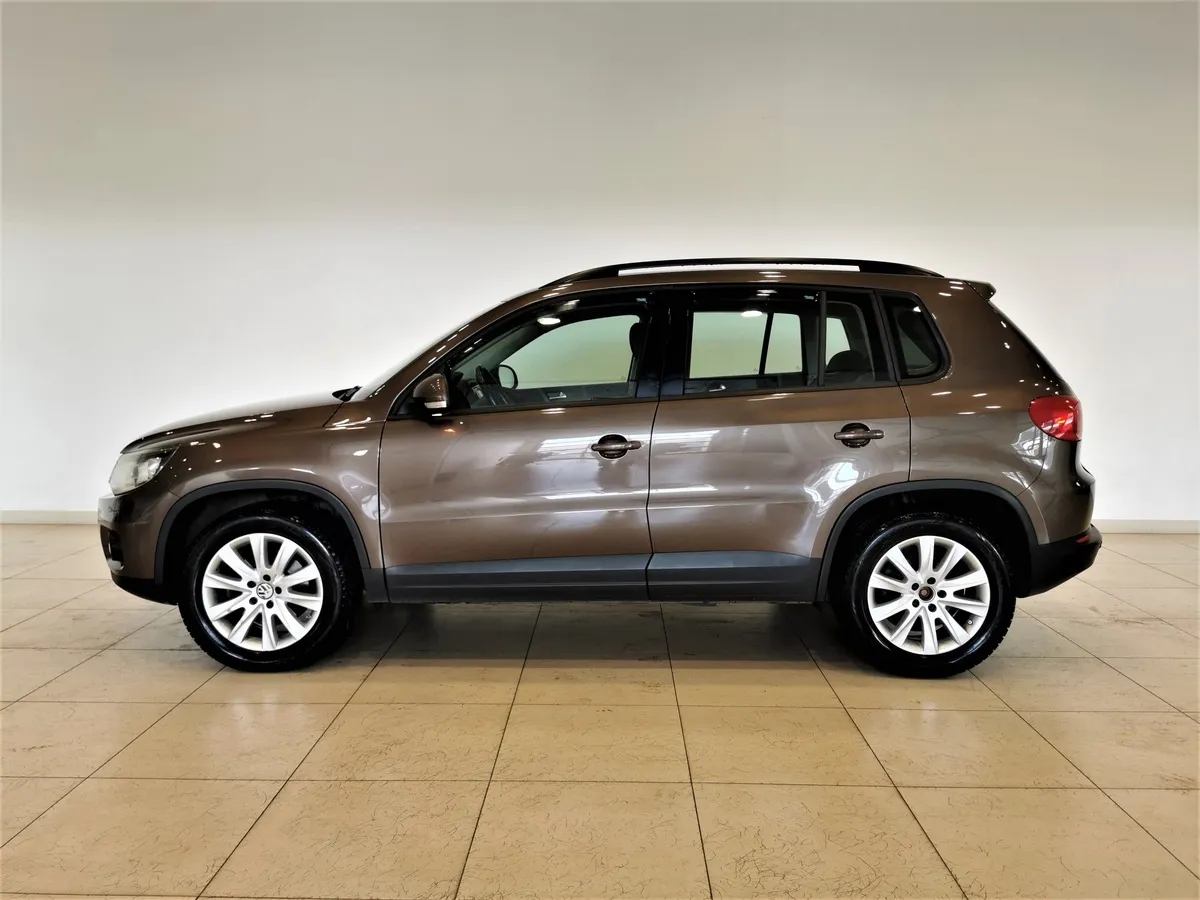 Volkswagen Tiguan 2.0 TDI 4Motion AT (140 л.с.) Track & Field Коричневый в АВИЛОН. Слайд №5