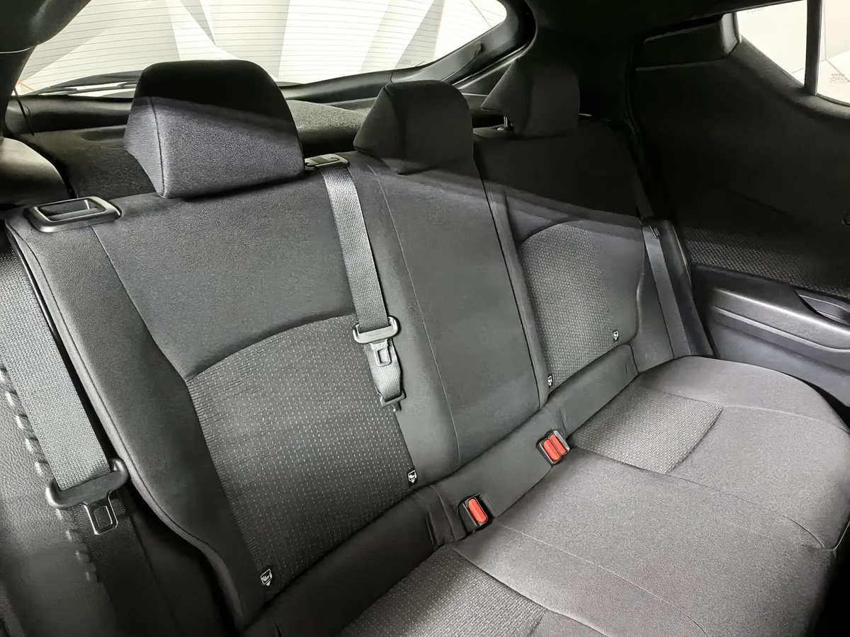 Toyota C-HR 1.2 MT (116 л.с.) Черный в АВИЛОН. Слайд №16