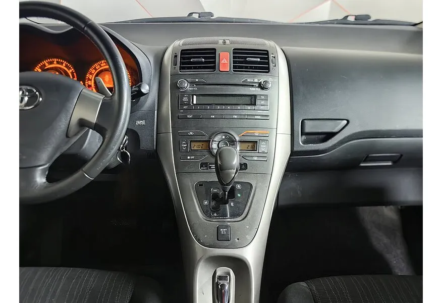 Toyota Auris 1.6 MMT (124 л.с.) Серебристый в АВИЛОН. Слайд №12 Toyota Auris 1.6 MMT (124 л.с.) Серебристый в АВИЛОН. Слайд №12