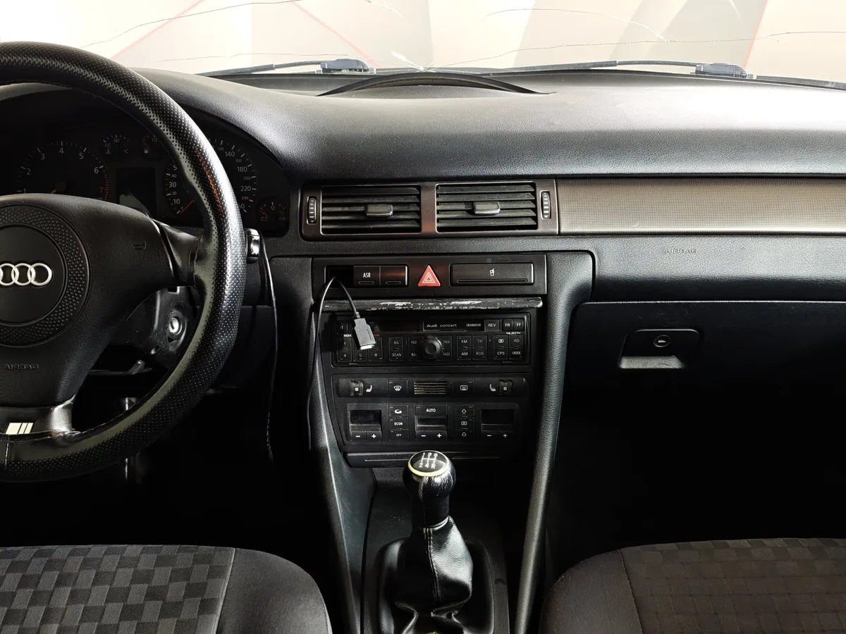 Audi A6 2.4 MT (177 л.с.) Зеленый в АВИЛОН. Слайд №12