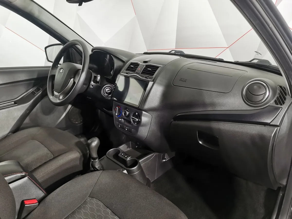 ВАЗ (Lada) Granta 1.6 MT 16кл (98 л.с.) Черный в АВИЛОН. Слайд №12