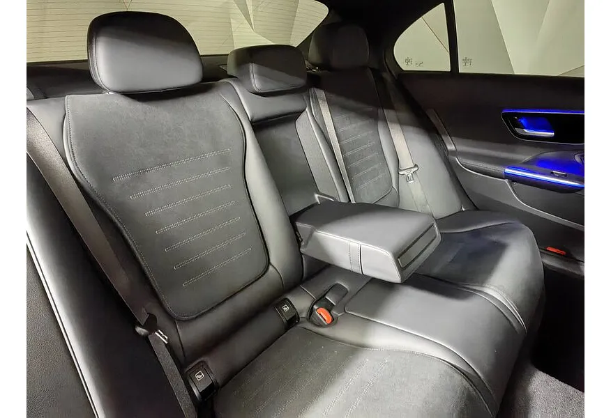 Mercedes-Benz C-Класс C 200 4MATIC (197 л.с.) Sport Plus Черный в АВИЛОН. Слайд №16
