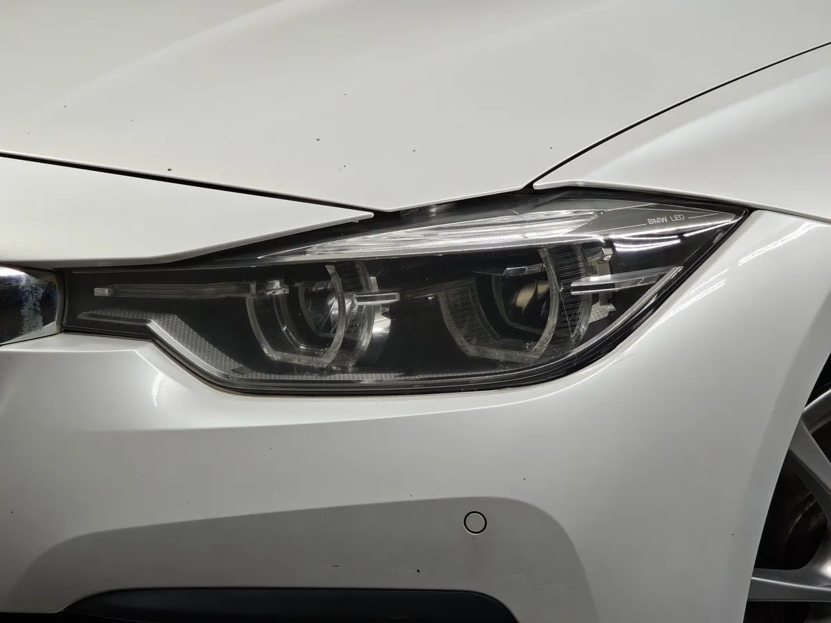 BMW 3 серия 320i xDrive AT (184 л.с.) M Sport Белый в АВИЛОН. Слайд №8