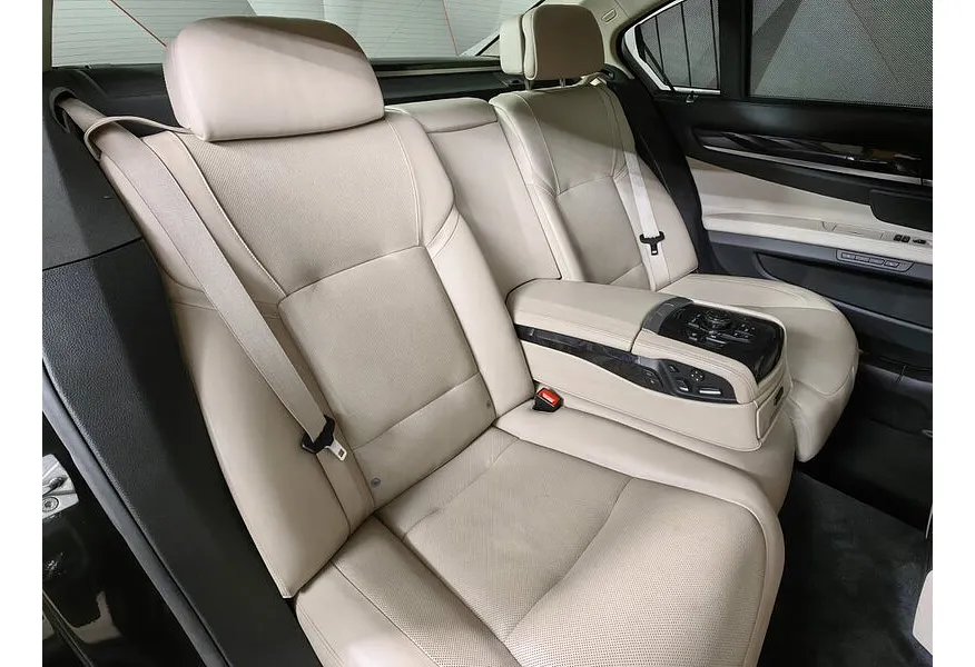 BMW 7 серия 740d xDrive AT (306 л.с.) Черный в АВИЛОН. Слайд №13