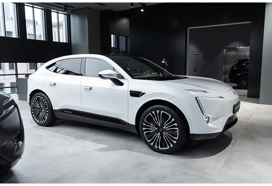 Avatr 11 116 kWh 4WD (578 л.с.) 4 места Белый в АВИЛОН. Слайд №2