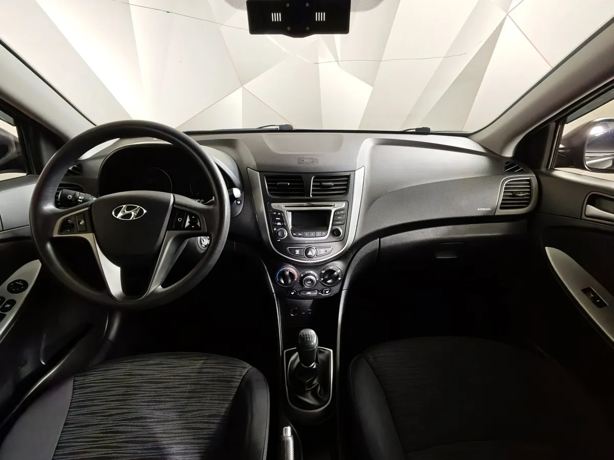 Hyundai Solaris 1.6 MT (123 л.с.) Comfort Черный в АВИЛОН. Слайд №14
