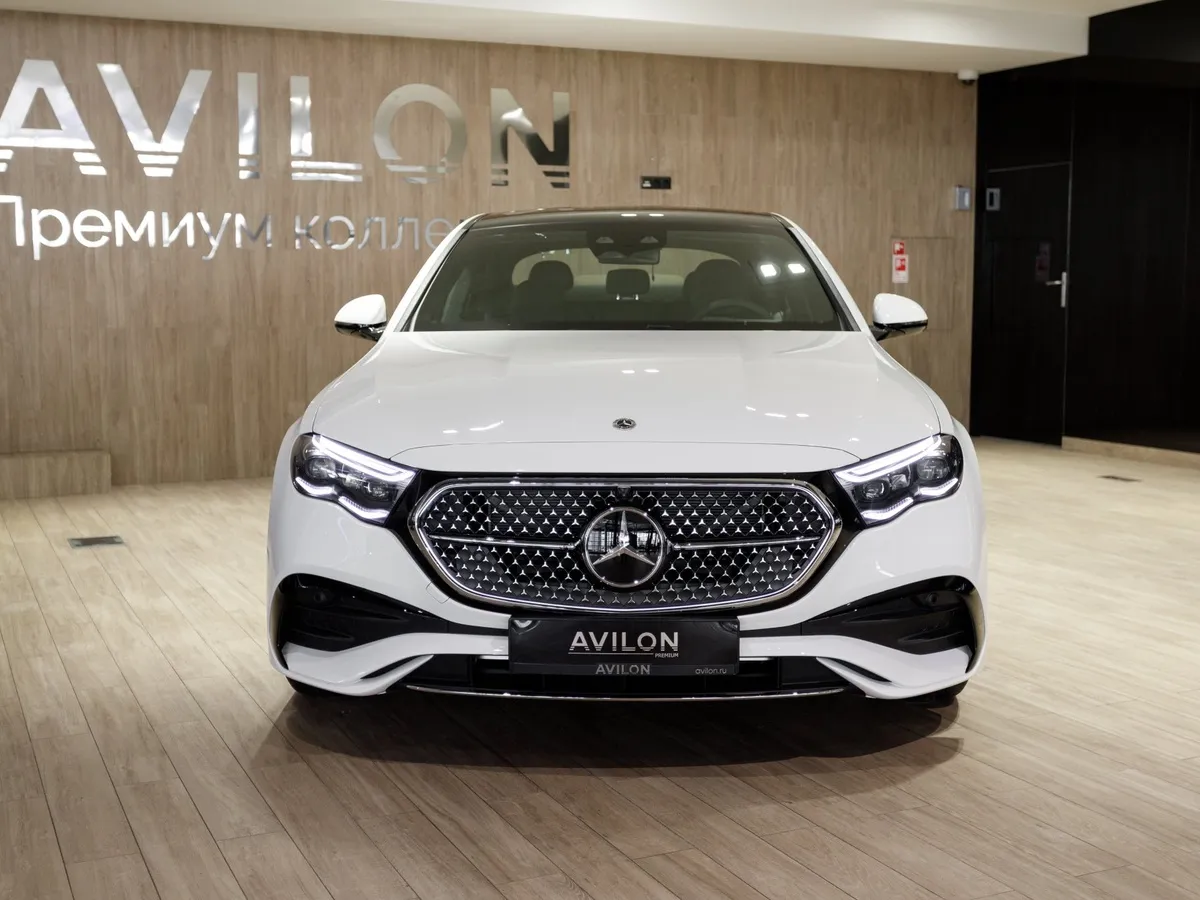 Mercedes-Benz E-Класс E 300 4MATIC (258 л.с.) Белый в АВИЛОН. Слайд №2