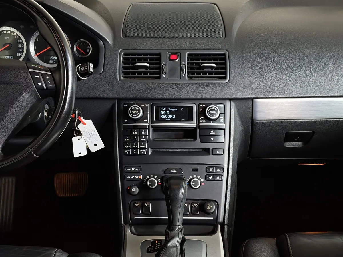 Volvo XC90 2.5 T5 Geartronic AWD (5 мест) (210 л.с.) Коричневый в АВИЛОН. Слайд №15
