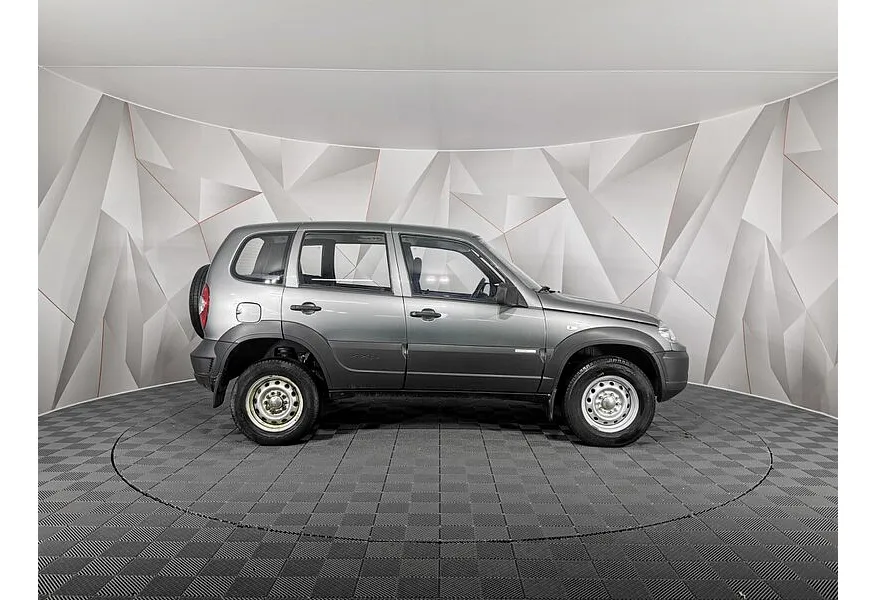 Chevrolet Niva 1.7 MT (80 л.с.) Серый в АВИЛОН. Слайд №6
