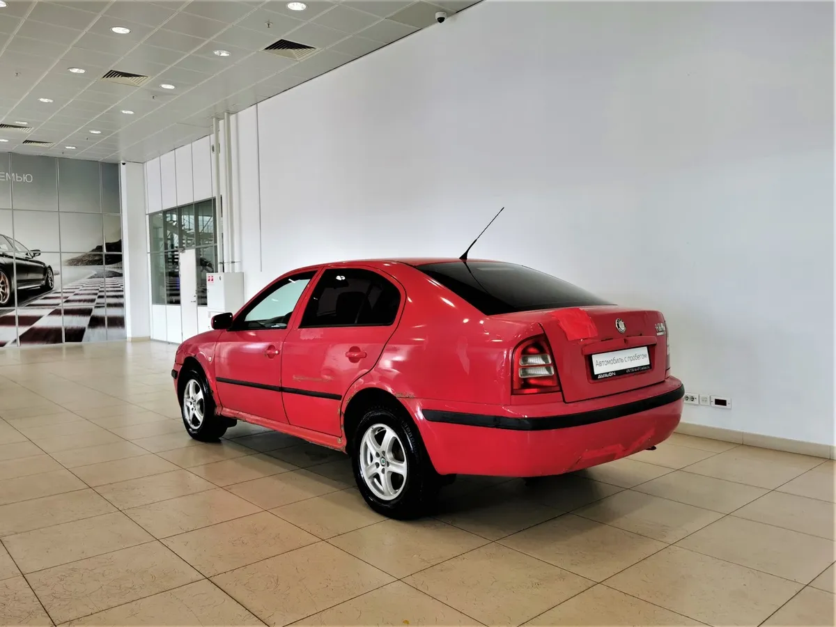 Skoda Octavia 1.6 MT (102 л.с.) Красный в АВИЛОН. Слайд №4