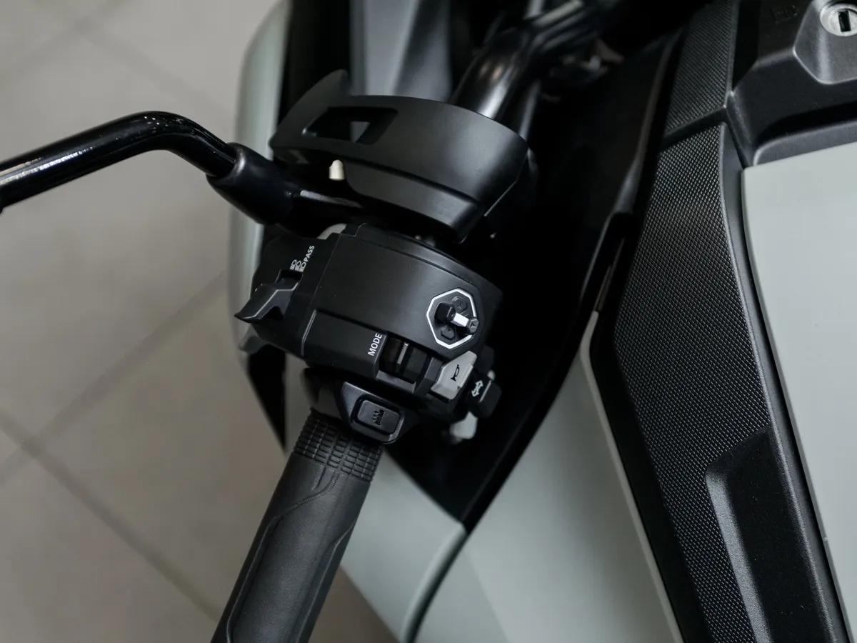 Honda NC750 X 750 см³ (59 л.с.) (59) 750 Серый в АВИЛОН. Слайд №11