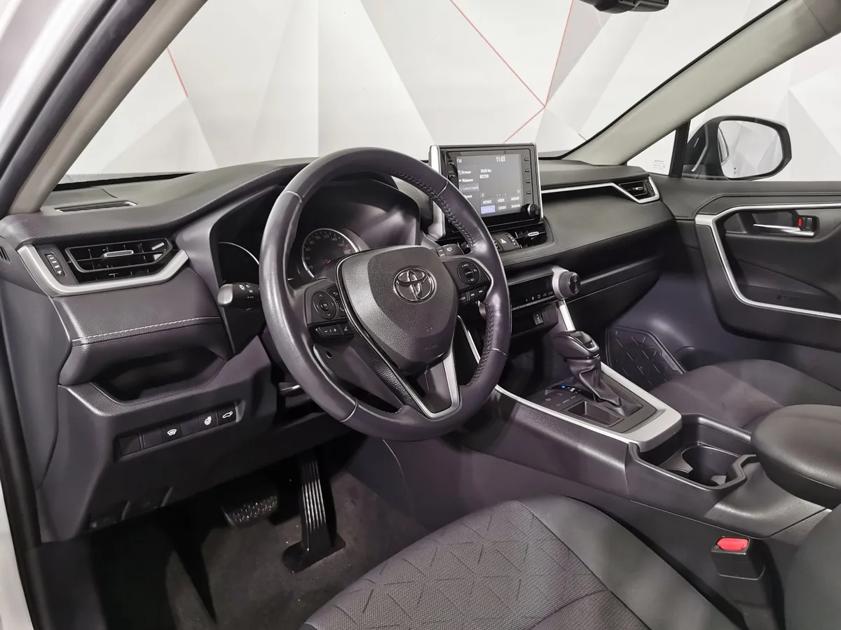 Toyota RAV4 2.0 CVT (149 л.с.) Комфорт Белый в АВИЛОН. Слайд №18