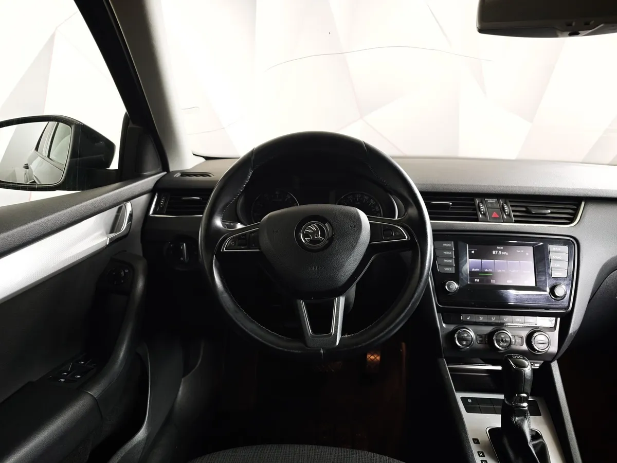Skoda Octavia 1.8 TSI DSG (180 л.с.) Черный в АВИЛОН. Слайд №19