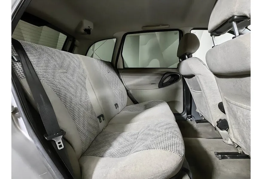 ВАЗ (Lada) Kalina 1.4 MT 16 кл (Евро-3) (89 л.с.) Серебристый в АВИЛОН. Слайд №14