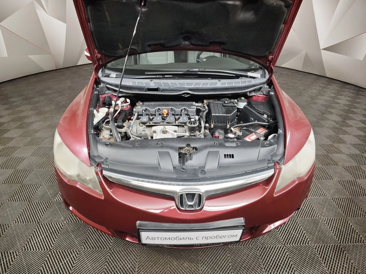 Honda Civic 1.8 AT (140 л.с.) Красный в АВИЛОН. Слайд №10